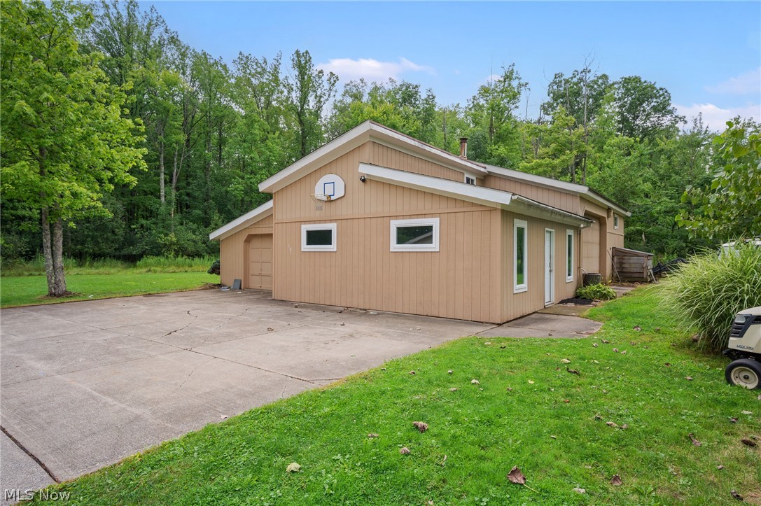 8995 Knotty Pine Lane Chardon OH 44024