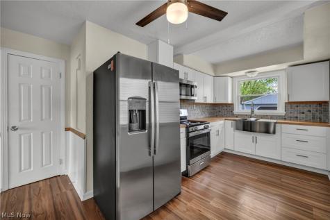 5234 Henry Street Maple Heights OH 44137