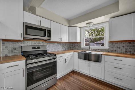 5234 Henry Street Maple Heights OH 44137