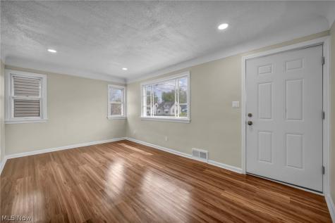 5234 Henry Street Maple Heights OH 44137