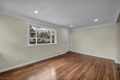 5234 Henry Street Maple Heights OH 44137