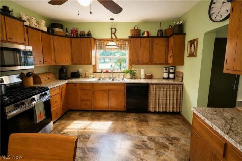 154 Taylor Road Barberton OH 44203
