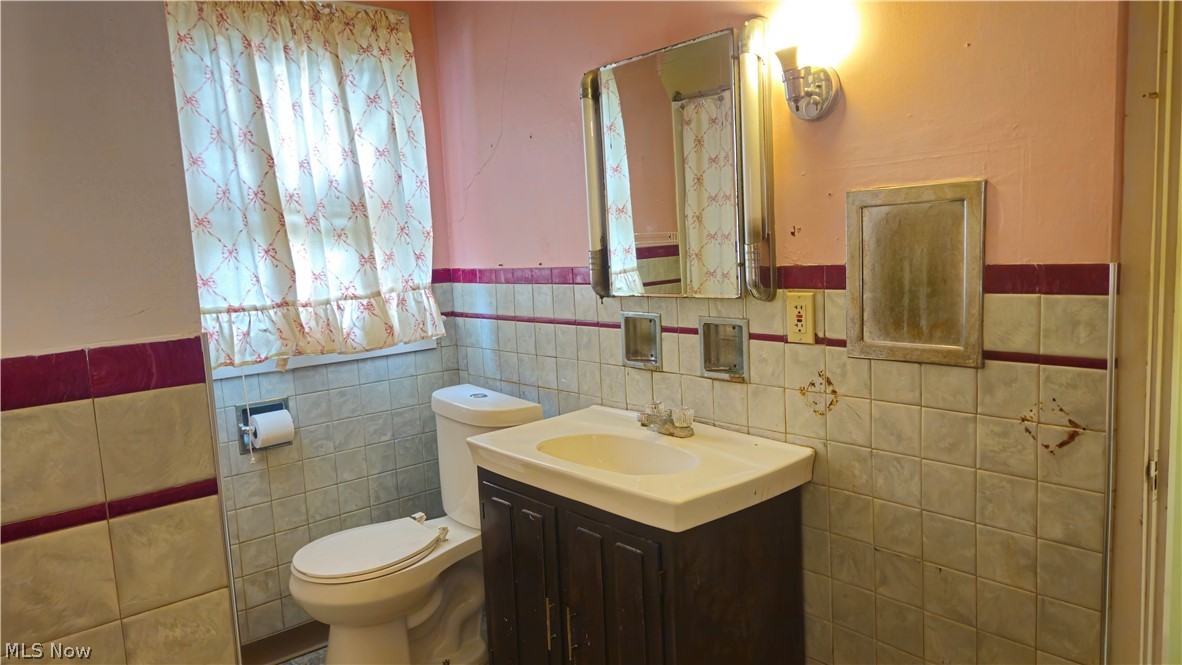 387 E York Street Akron OH 44310