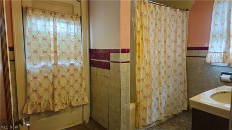 387 E York Street Akron OH 44310