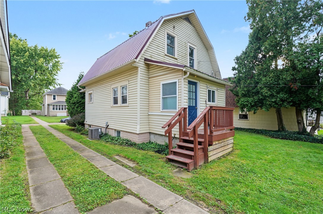 346 W Indiana Avenue Sebring OH 44672