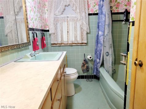 4388 Adrian South Euclid OH 44121