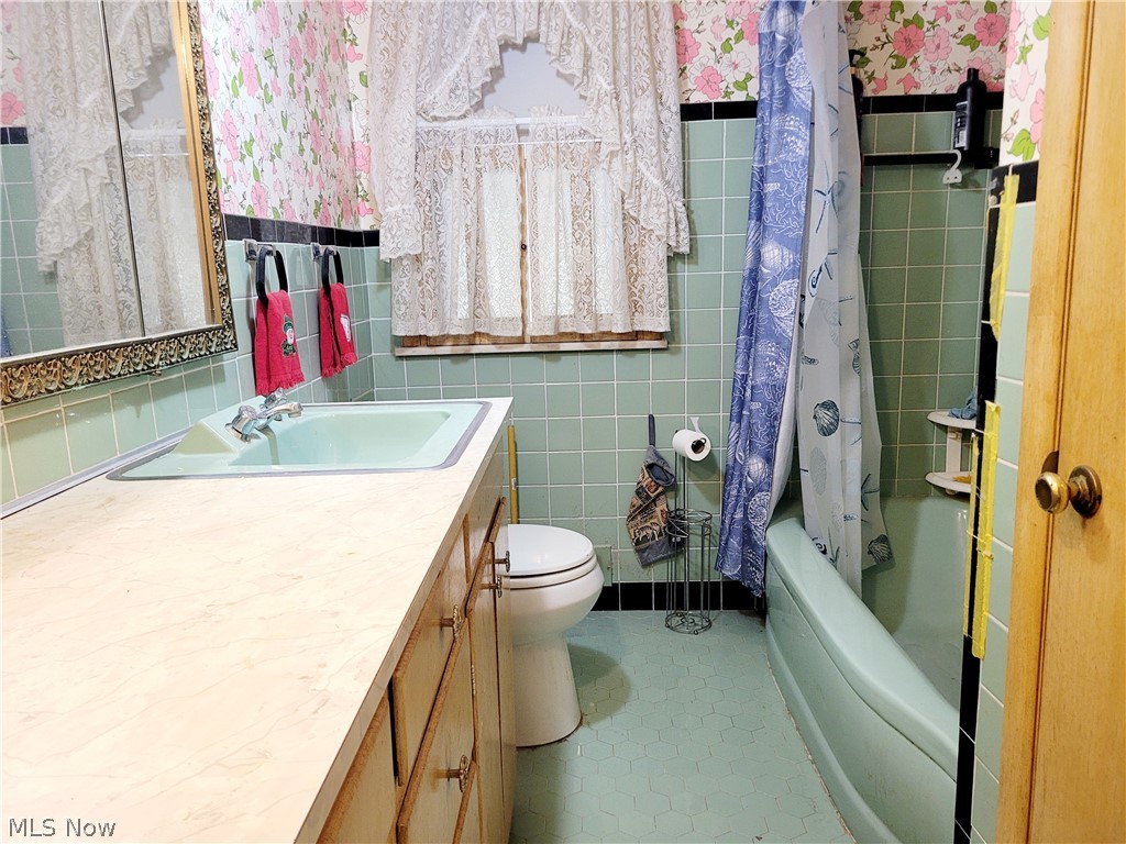 4388 Adrian South Euclid OH 44121