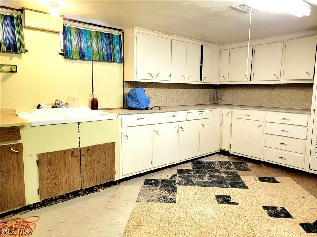 4388 Adrian South Euclid OH 44121
