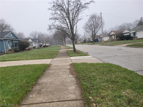 4388 Adrian South Euclid OH 44121
