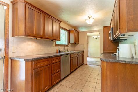8944 Colton Street NW Massillon OH 44646