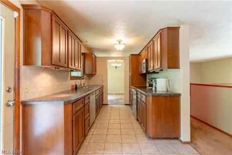 8944 Colton Street NW Massillon OH 44646