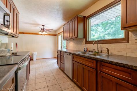 8944 Colton Street NW Massillon OH 44646