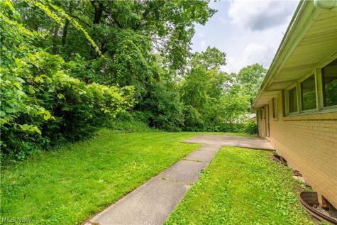 8944 Colton Street NW Massillon OH 44646