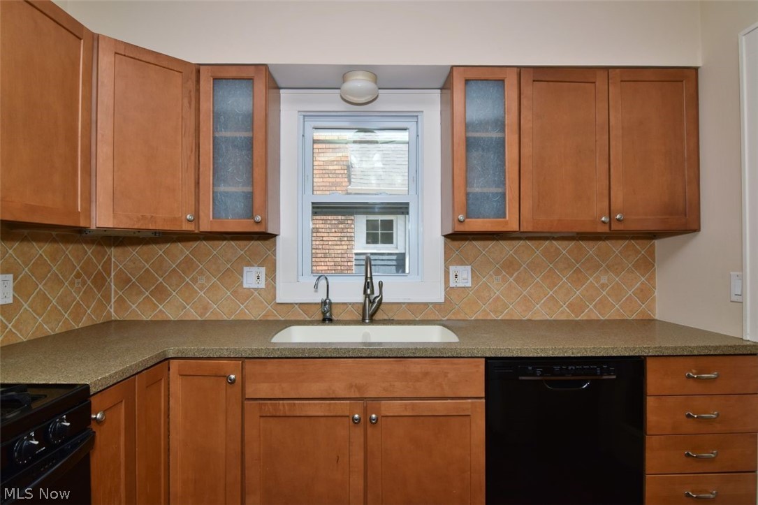 2661 Shaker Road Cleveland Heights OH 44118