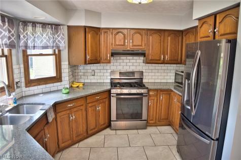 2758 Parkplace Drive Uniontown OH 44685