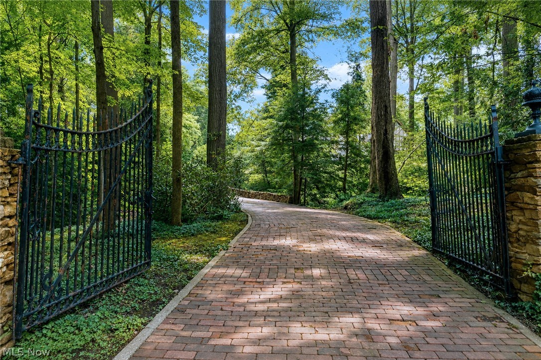 7905 Old Mill Road Gates Mills OH 44040