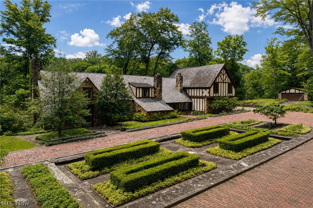 7905 Old Mill Road Gates Mills OH 44040