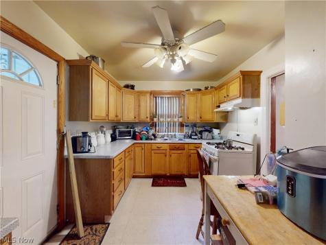 10321 Dove Avenue Cleveland OH 44105