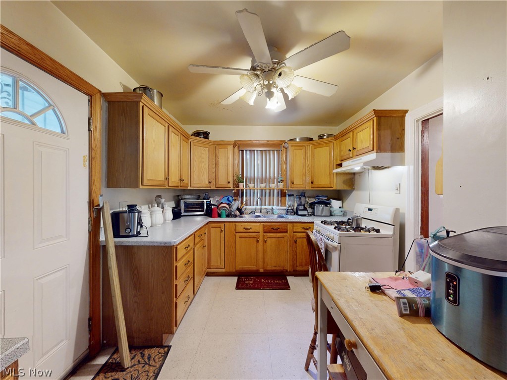 10321 Dove Avenue Cleveland OH 44105