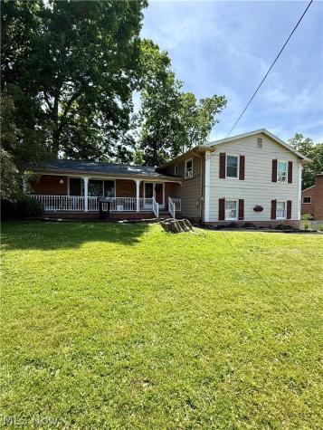 Sleepy Hollow Drive NE Howland OH 44484