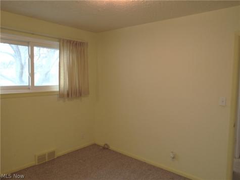 6176 Sylvia Drive Brook Park OH 44142