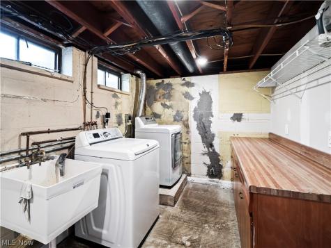 19506 Marwood Avenue Cleveland OH 44135