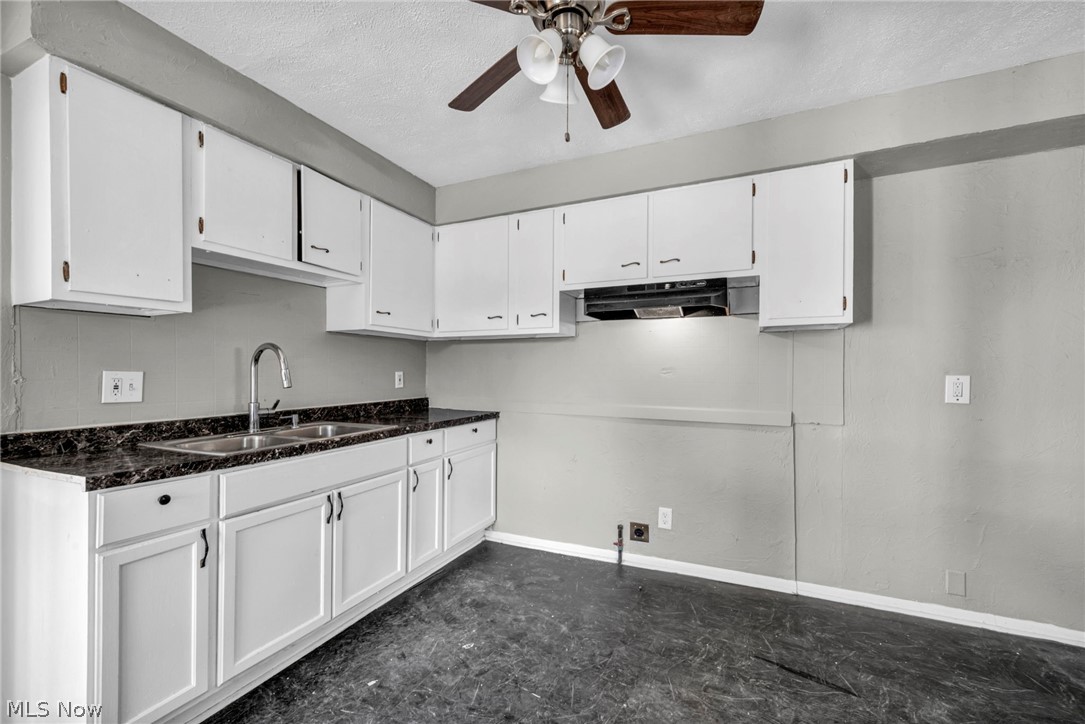 18526 Underwood Avenue Cleveland OH 44119