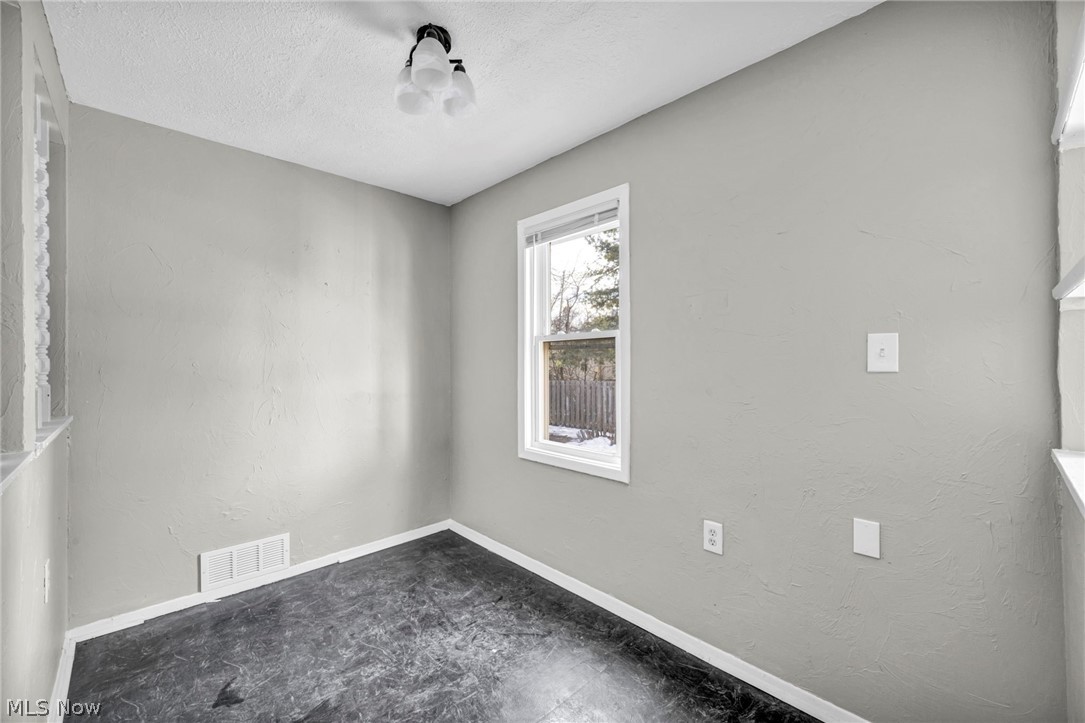 18526 Underwood Avenue Cleveland OH 44119