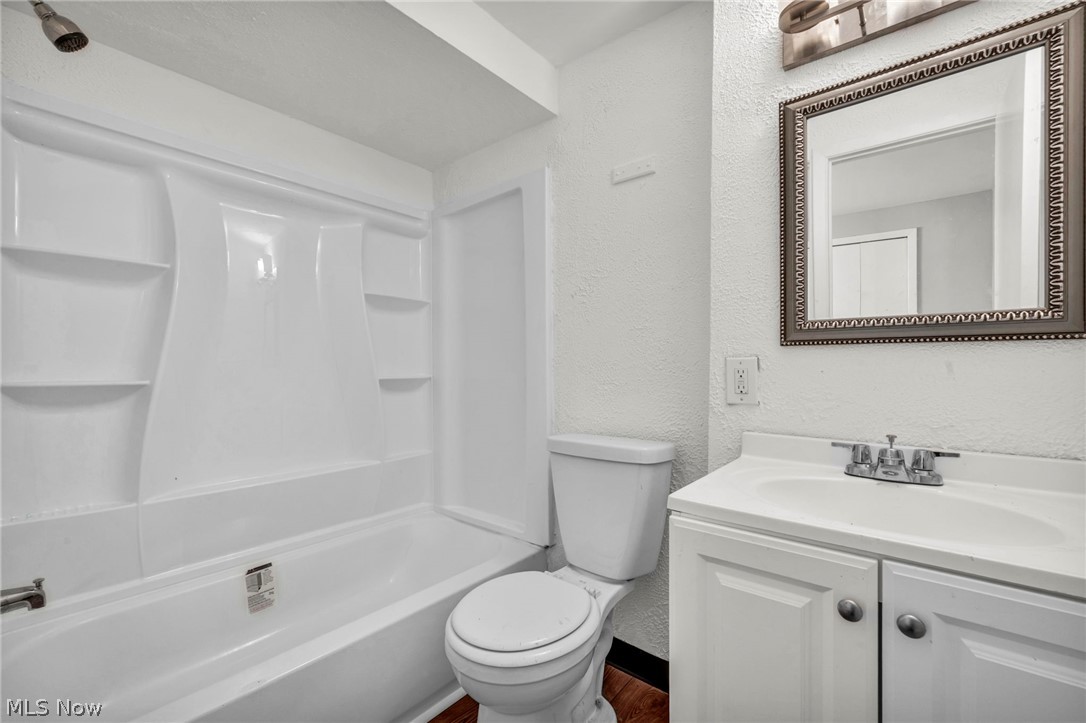18526 Underwood Avenue Cleveland OH 44119
