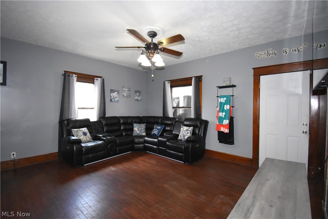 29 Stewart Street Struthers OH 44471