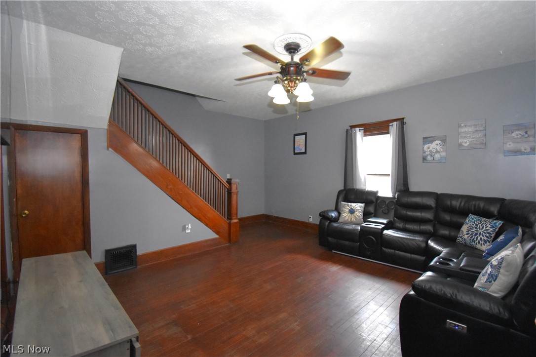 29 Stewart Street Struthers OH 44471