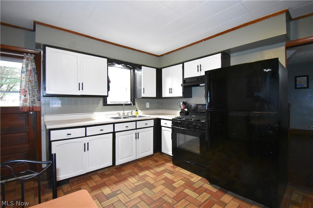 29 Stewart Street Struthers OH 44471