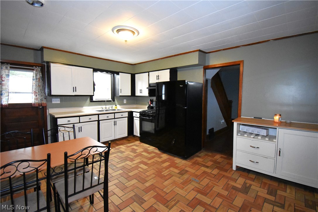 29 Stewart Street Struthers OH 44471