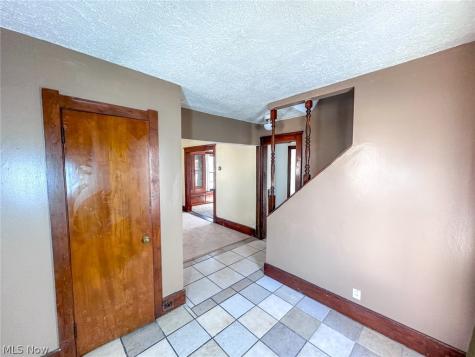 14812 Westropp Avenue Cleveland OH 44110