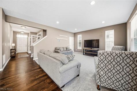 12169 Edgehill Oval Strongsville OH 44149