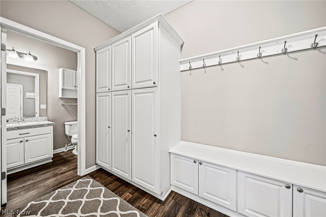 12169 Edgehill Oval Strongsville OH 44149