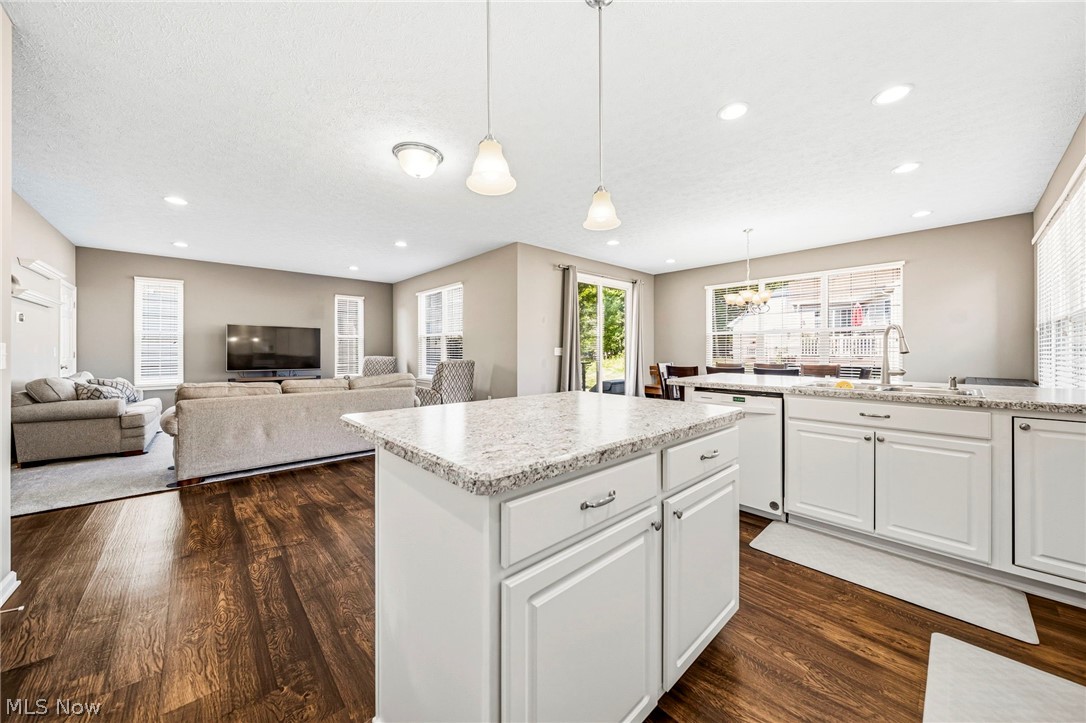 12169 Edgehill Oval Strongsville OH 44149