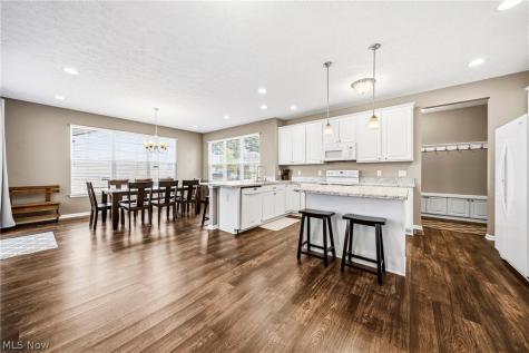 12169 Edgehill Oval Strongsville OH 44149