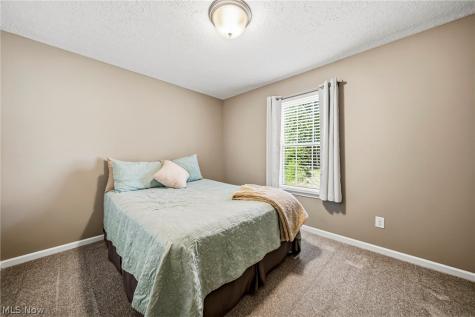 12169 Edgehill Oval Strongsville OH 44149