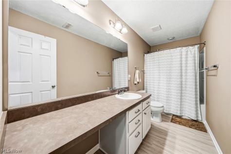 12169 Edgehill Oval Strongsville OH 44149