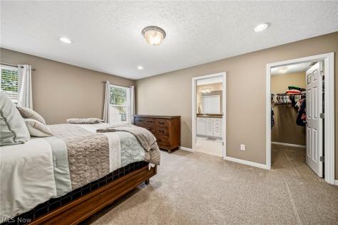 12169 Edgehill Oval Strongsville OH 44149