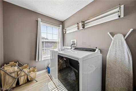 12169 Edgehill Oval Strongsville OH 44149