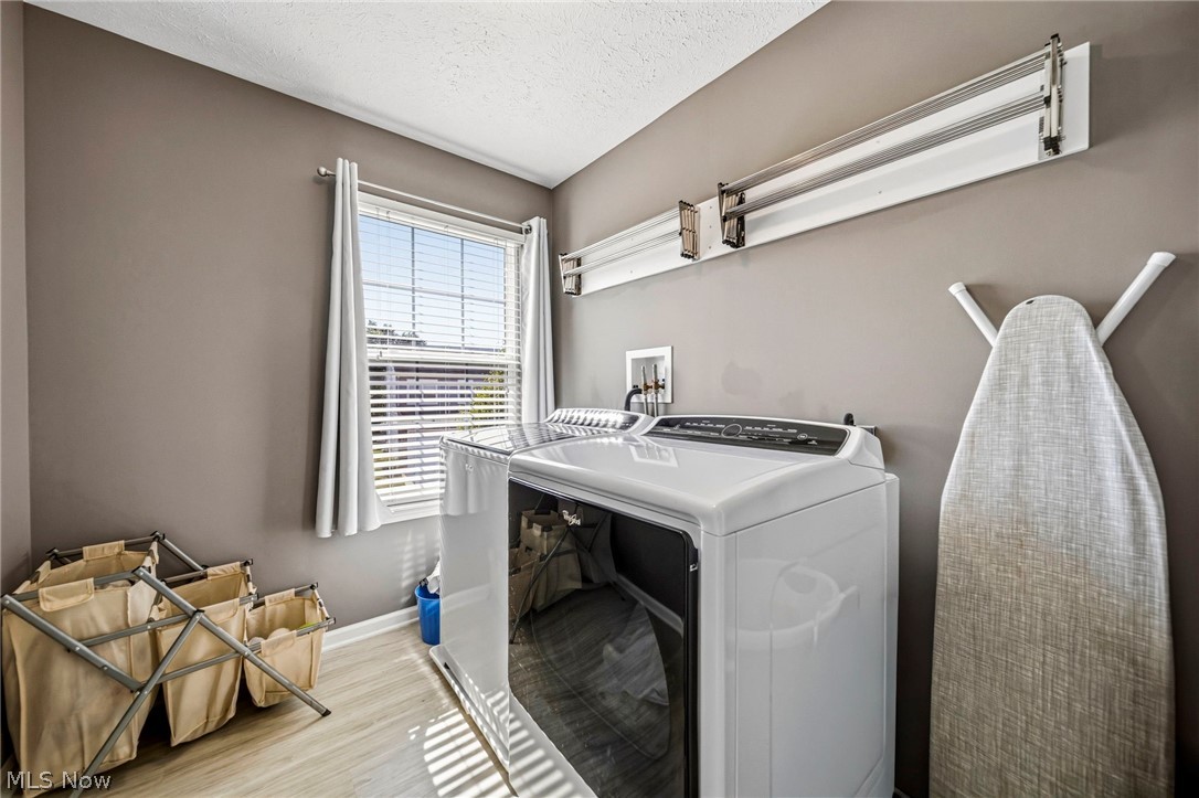 12169 Edgehill Oval Strongsville OH 44149