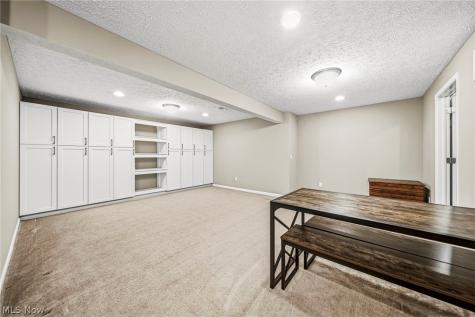 12169 Edgehill Oval Strongsville OH 44149