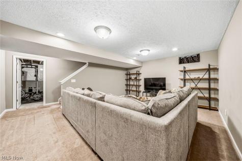12169 Edgehill Oval Strongsville OH 44149