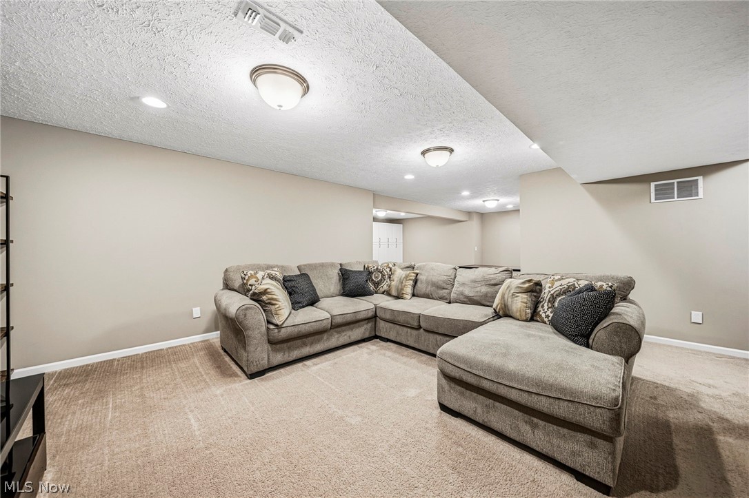 12169 Edgehill Oval Strongsville OH 44149