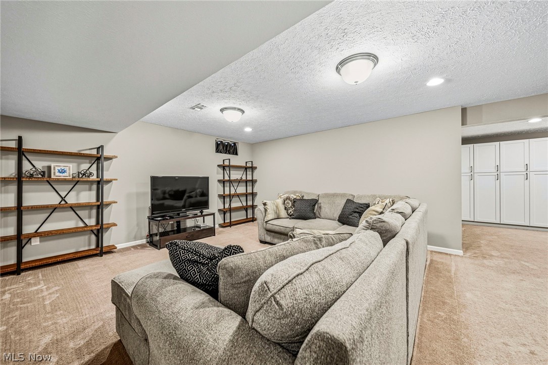 12169 Edgehill Oval Strongsville OH 44149