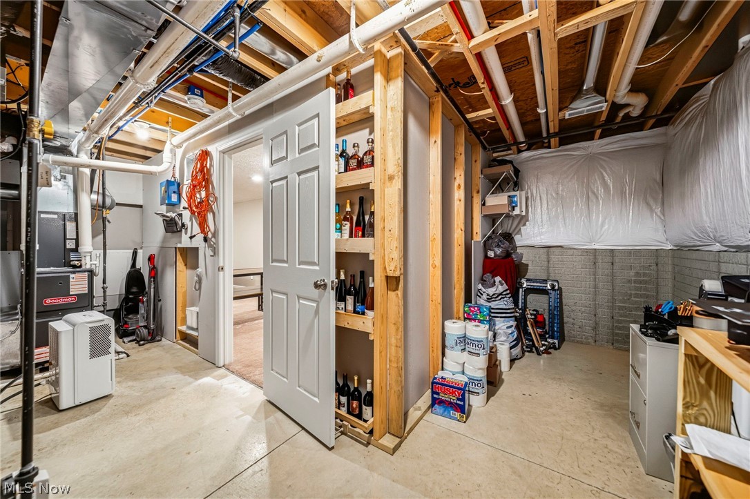 12169 Edgehill Oval Strongsville OH 44149