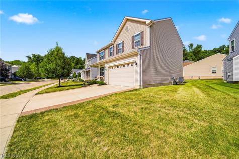 12169 Edgehill Oval Strongsville OH 44149