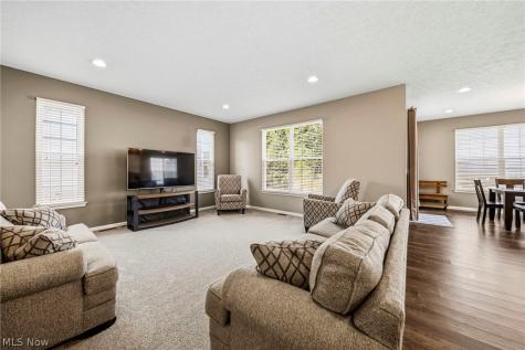 12169 Edgehill Oval Strongsville OH 44149